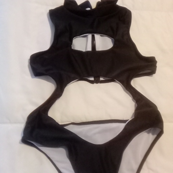 Clothes - Picture 3 of 3